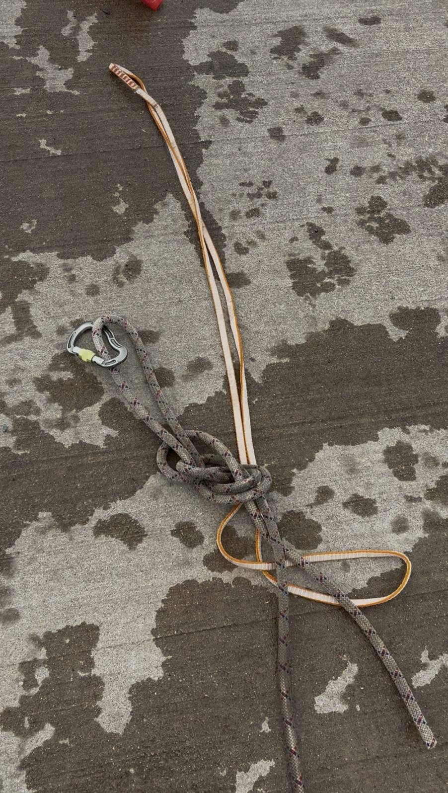 et fiskegarn på sanden et fiskegarn på sanden